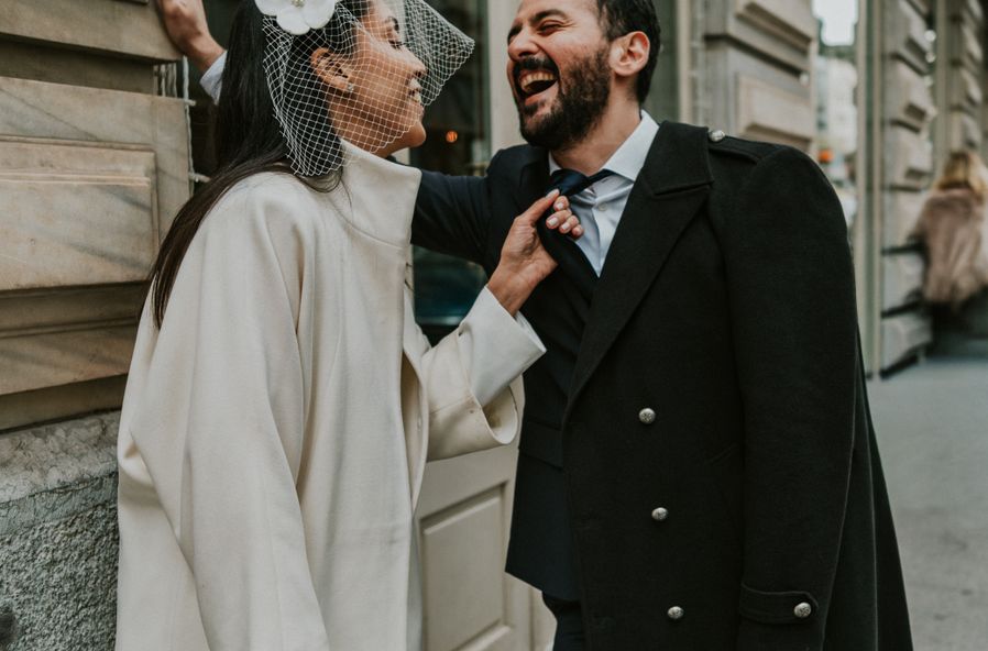 Online dating: starting a conversation on a niche platform