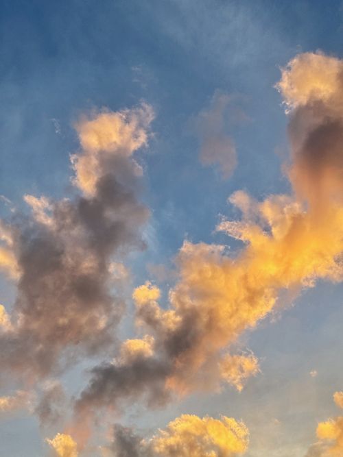 Free Vibrant sunset clouds against a clear blue sky, showcasing natural beauty. Stock Photo