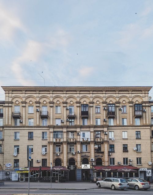 Free Classic architecture of a historic building in Zaporizhzhia, Ukraine, showcasing intricate facade details. Stock Photo