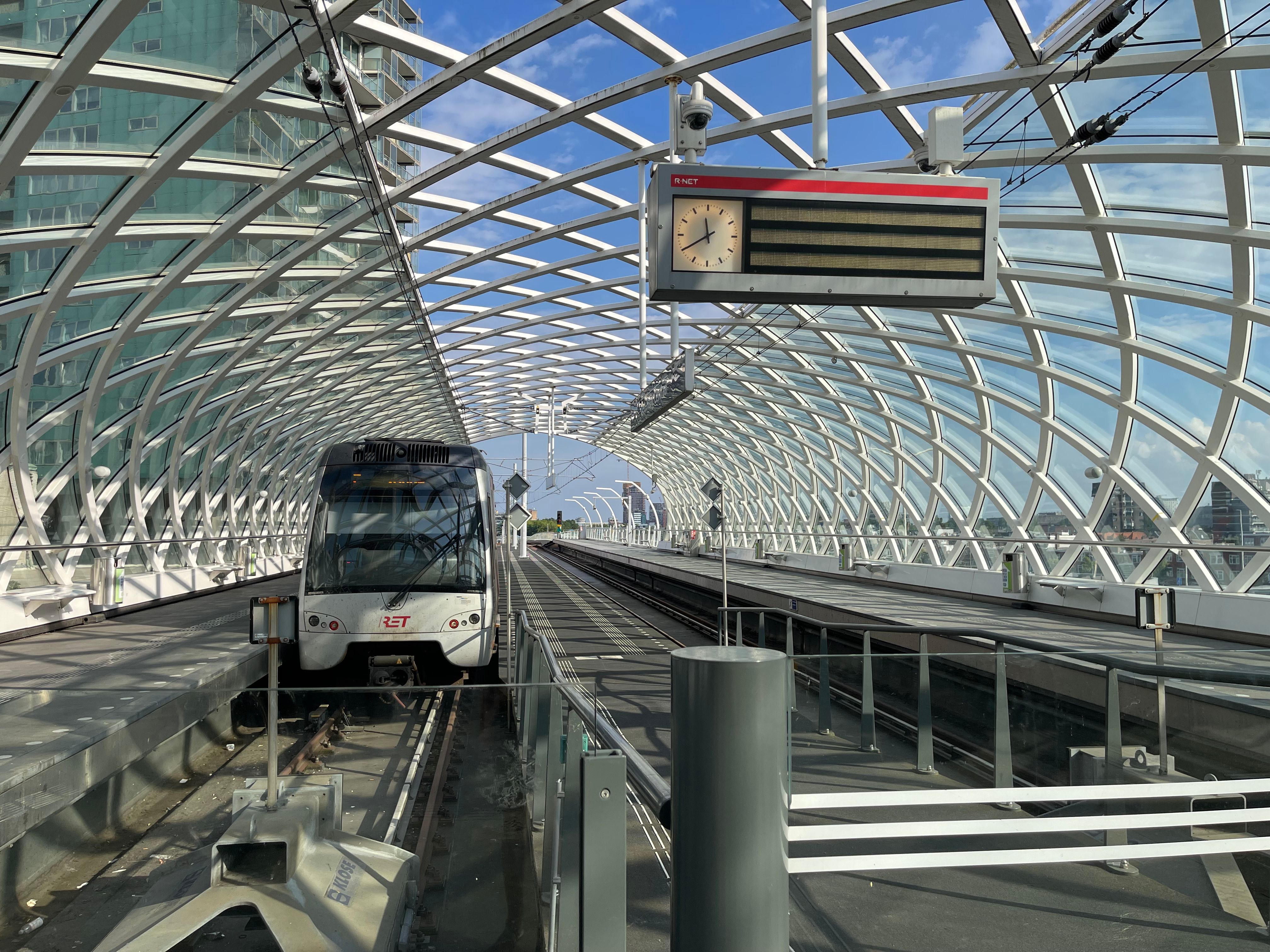 Emerging transport modes and mobility hubs: a review of their impacts on CO2 emissions — Photo by Anna Rynkowska on Pexels