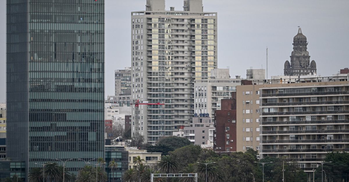 Cityscape of Montevideo featuring Torre de las Comunicaciones and urban skyline.