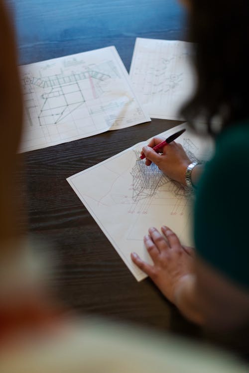 Ingeniero Que Diseña El Paseo Del Parque Temático