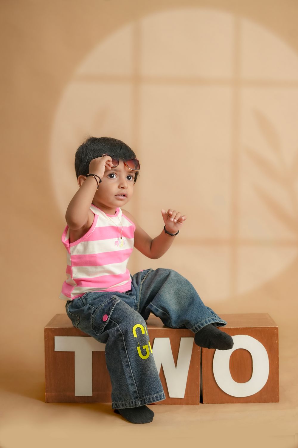 Toddler posing in a studio — kids photography