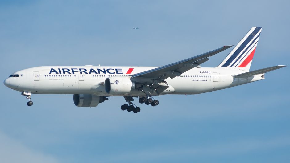 Air France Boeing 777 airplane flying in clear blue sky.