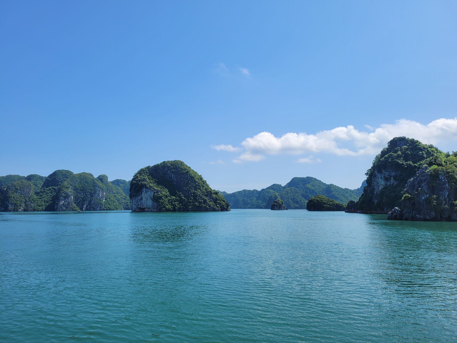 Halong Bay photo 4