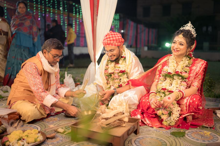 Traditional Kerala wedding ceremony with family in attendance