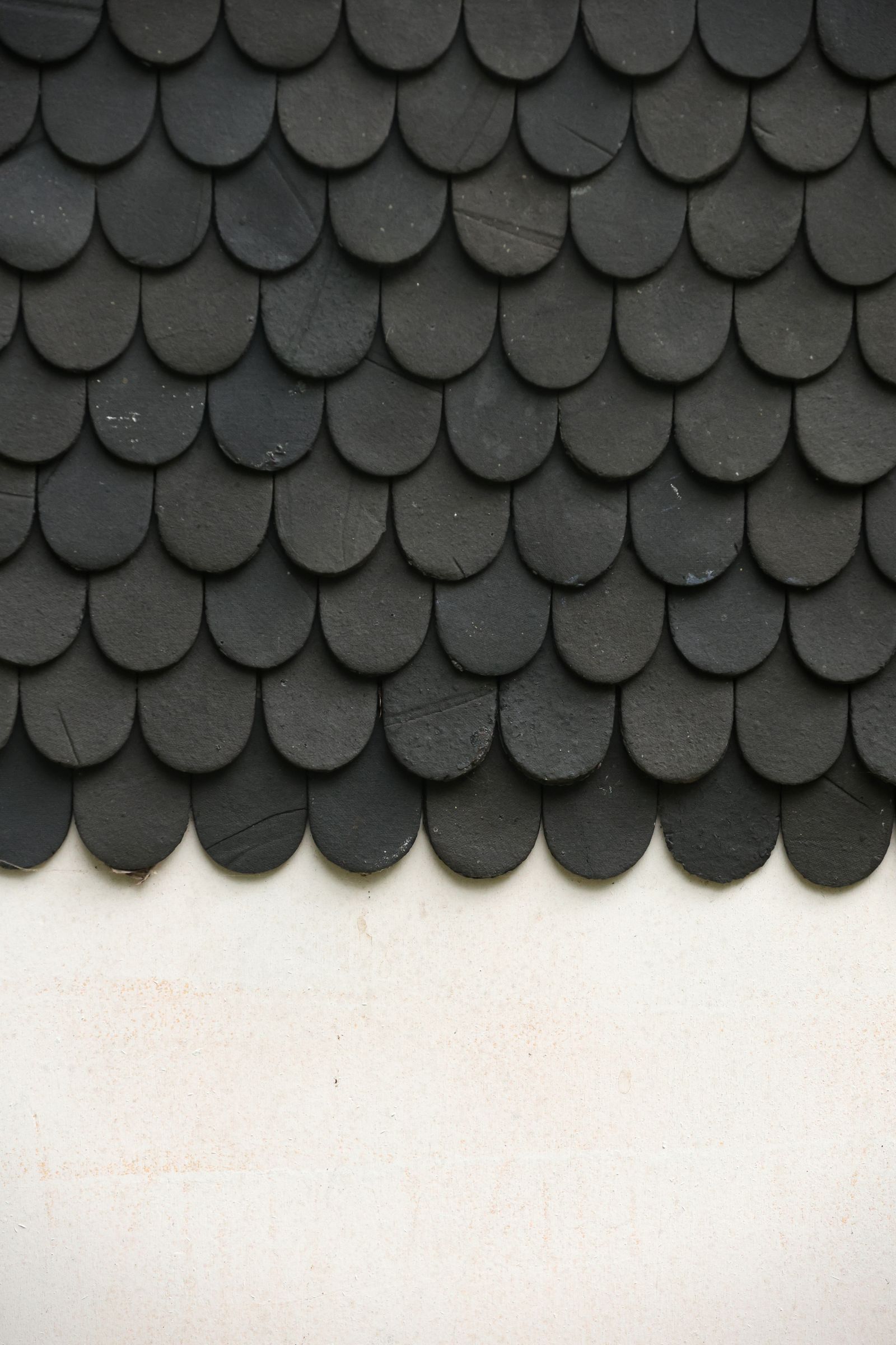 Charcoal architectural shingle color swatch
