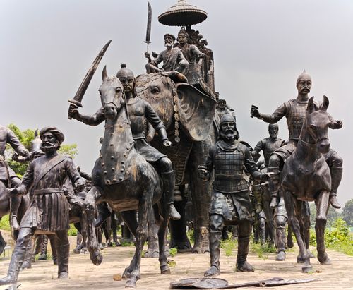Free Metal statues of historical figures in Murshidabad, India, showcasing cultural heritage. Stock Photo