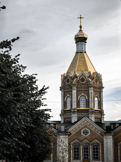 Free Photo of a historic church with a golden dome. Captivating architectural beauty. Stock Photo