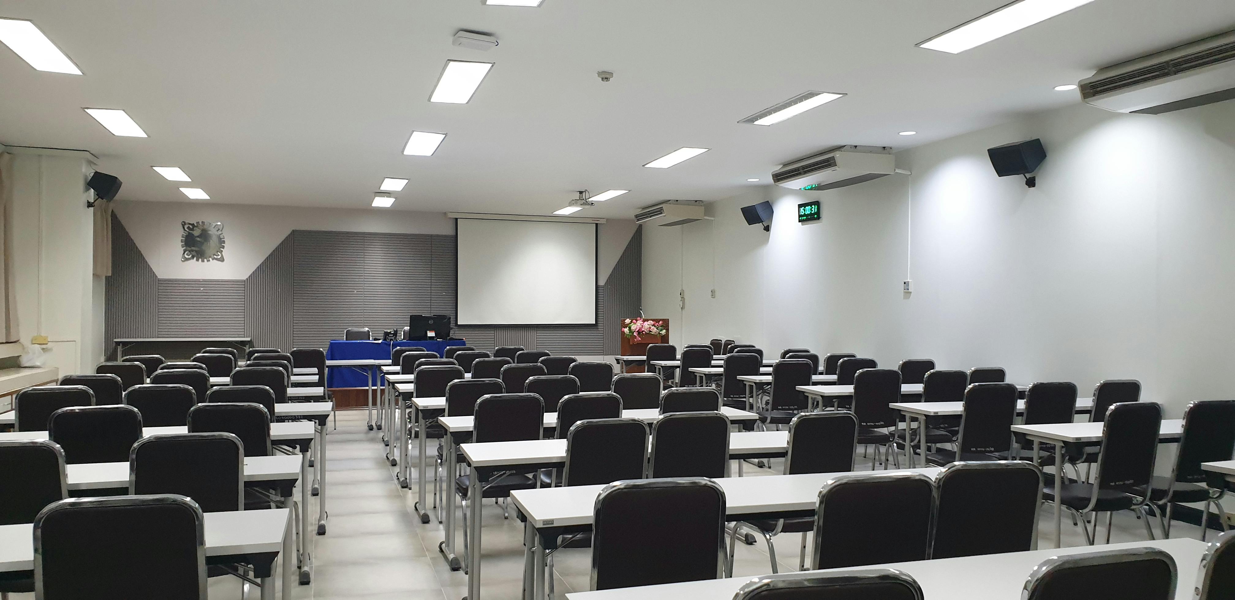 an empty tables and chairs inside the classroom