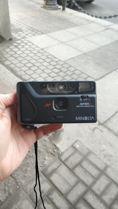 Безкоштовне стокове фото на тему «35 мм, minolta, аналогова камера»