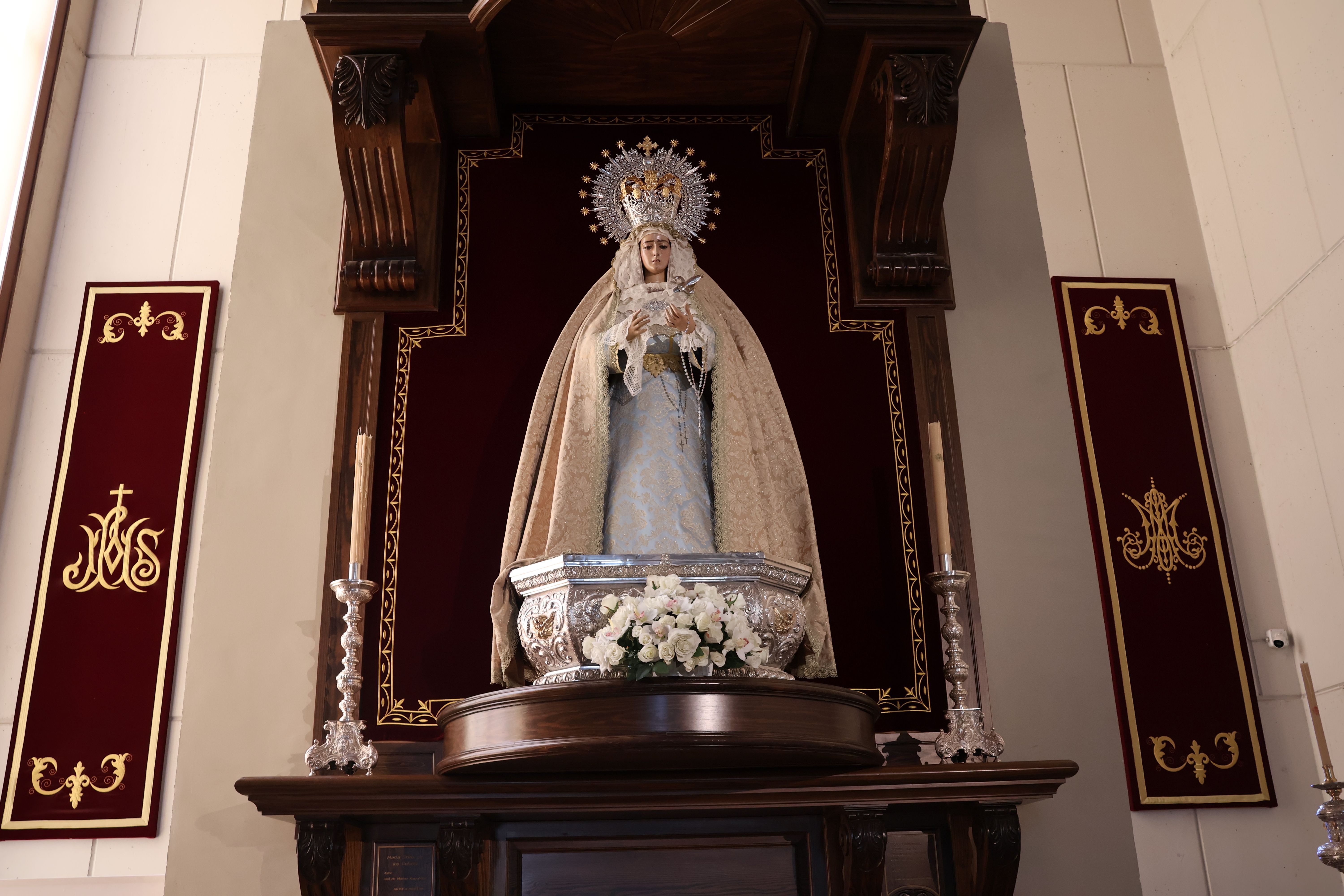 Statue of the Virgin Mary inside the Jaén Cathedral, showcasing religious heritage and artistry.