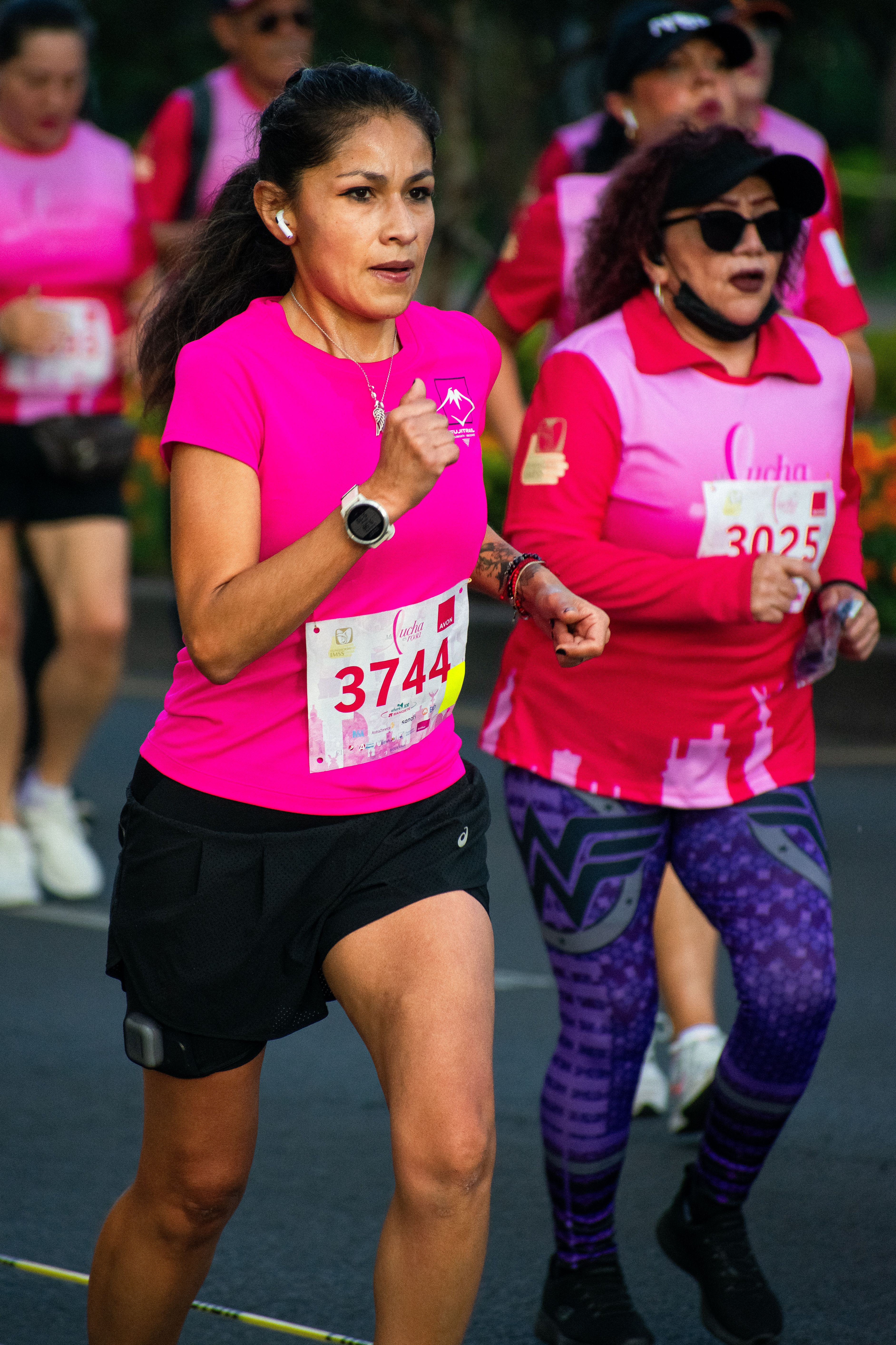 Women participating in a colorful marathon race in Mexico City, showcasing endurance and athleticism.