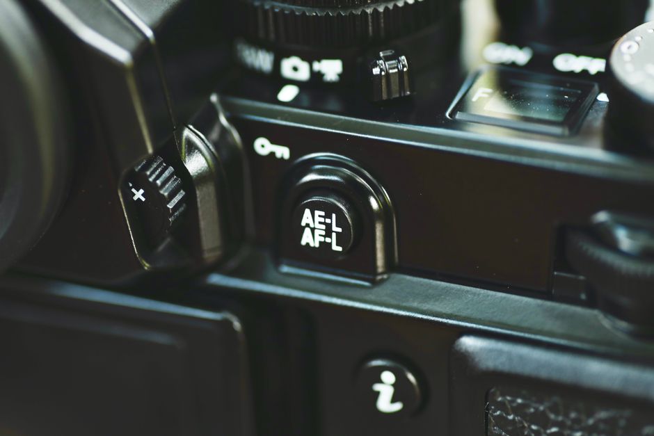 Detalhe do trilho Arca-Swiss e mecanismo de encaixe modular do suporte L