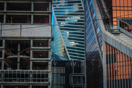 Free Captivating view of contemporary skyscrapers in an urban setting, showcasing modern architecture. Stock Photo