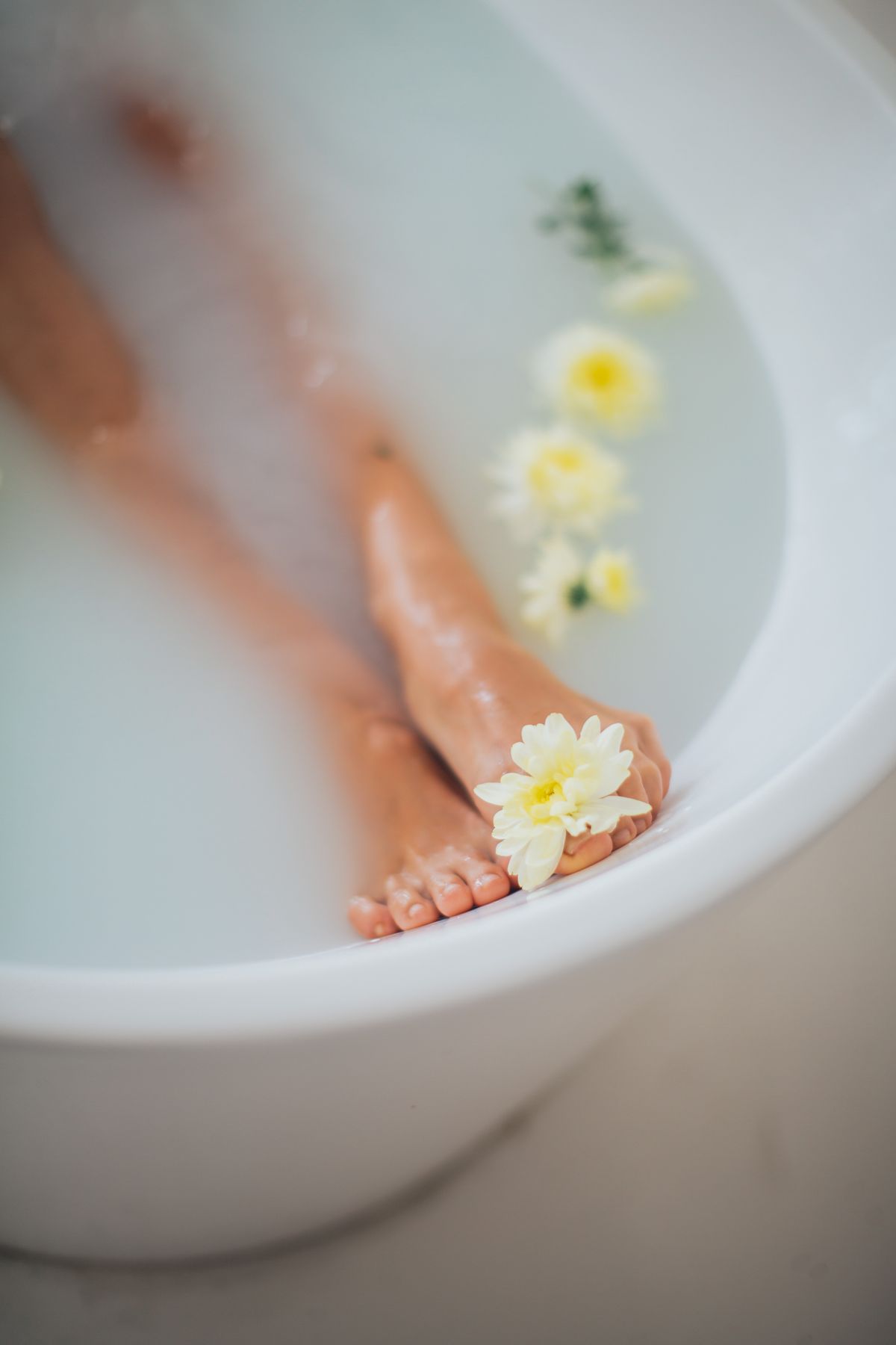 Pés durante um momento de cuidados e relaxamento