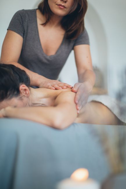 دليل أنواع التدليك: أيّ تدليك يناسب احتياجات جسمك؟