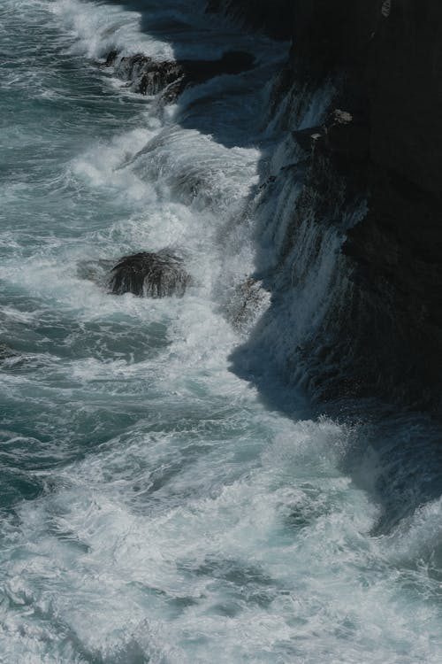 Fotobanka s bezplatnými fotkami na tému burácanie vln, kývať, modrá voda