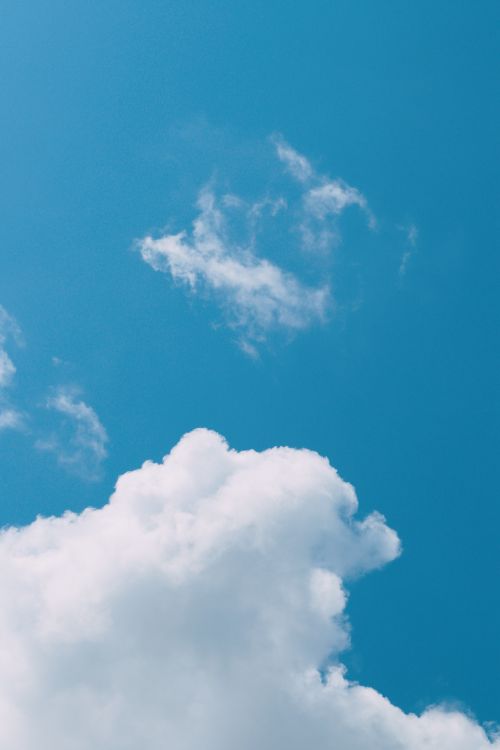 Free Vivid blue sky with fluffy white clouds captured on a clear day in Samsun, Türkiye. Stock Photo