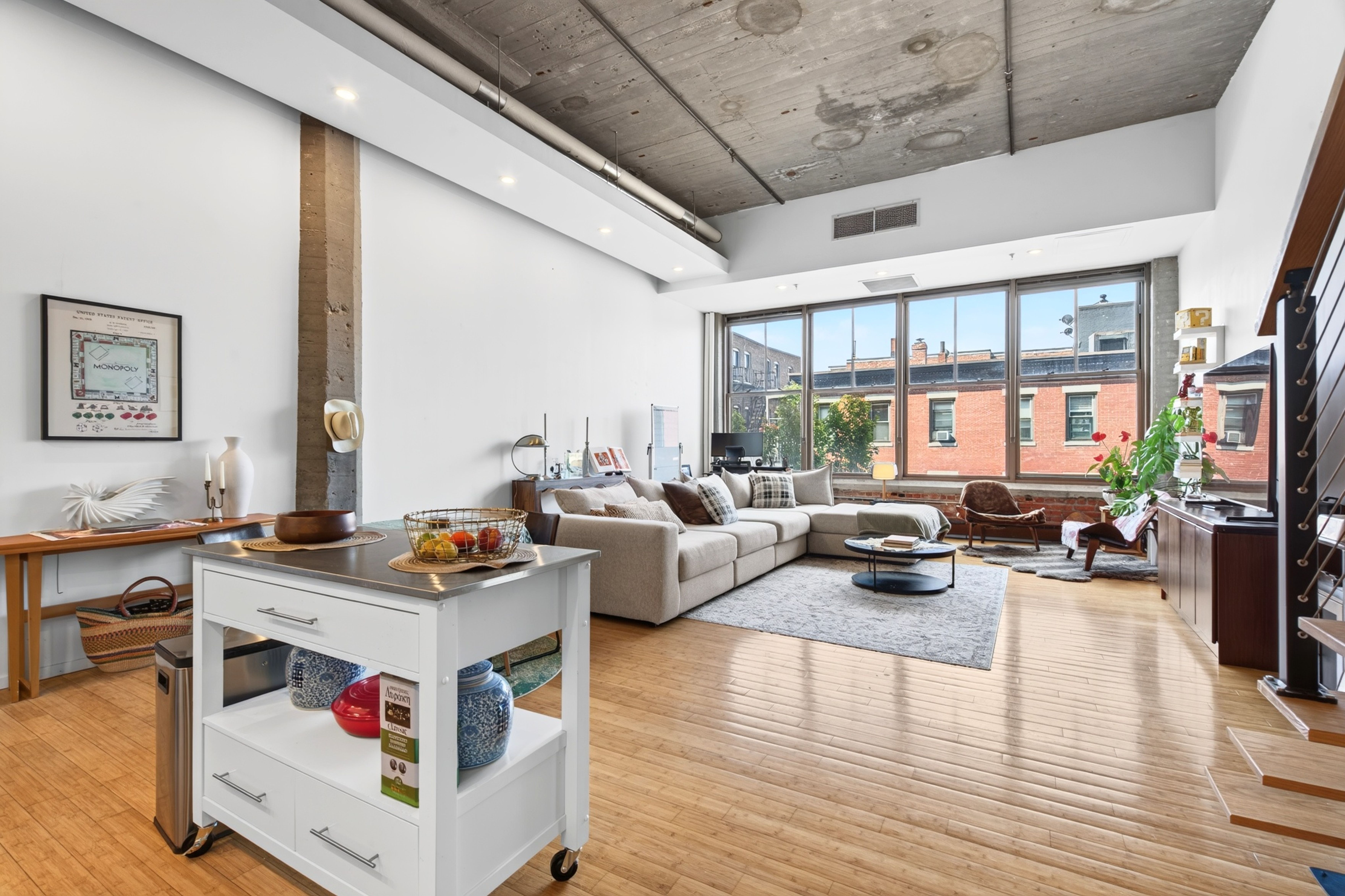 Séjour d’un appartement, à l’image des logements proposés à bruxelles.
