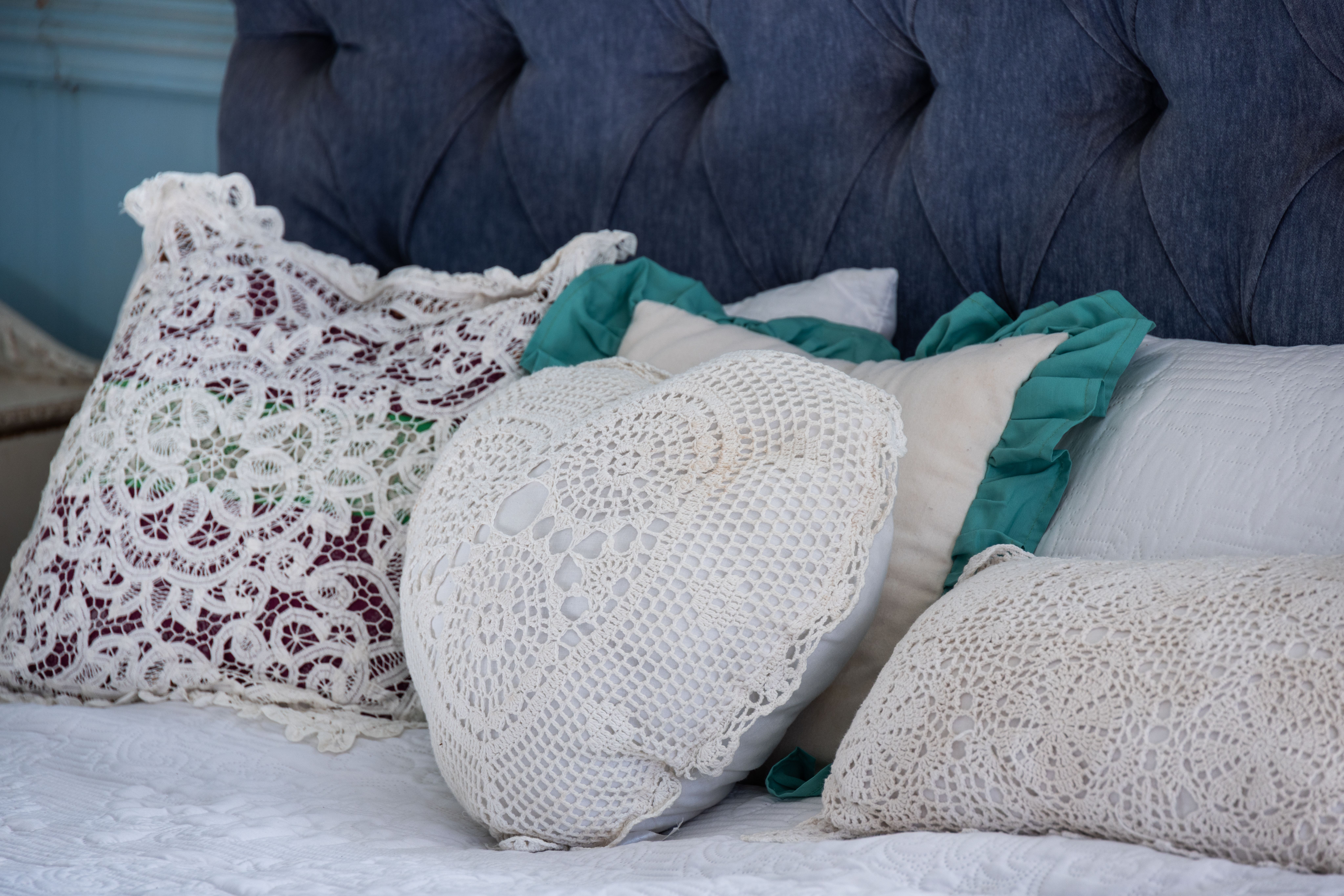 Bed linen; knitted or crocheted