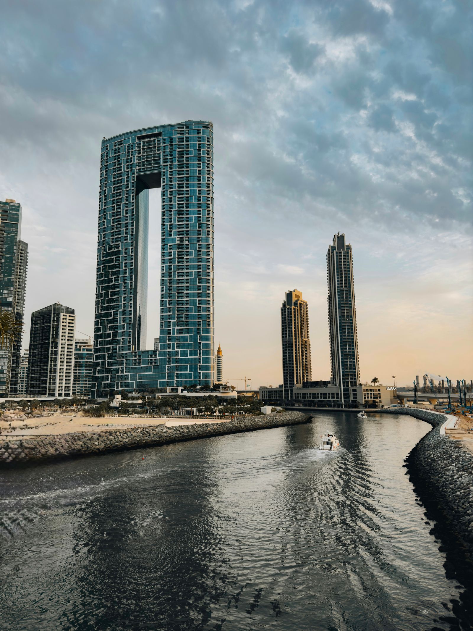 Office Pantry Delivery in Business Bay, Downtown Dubai and DWTC (2026)