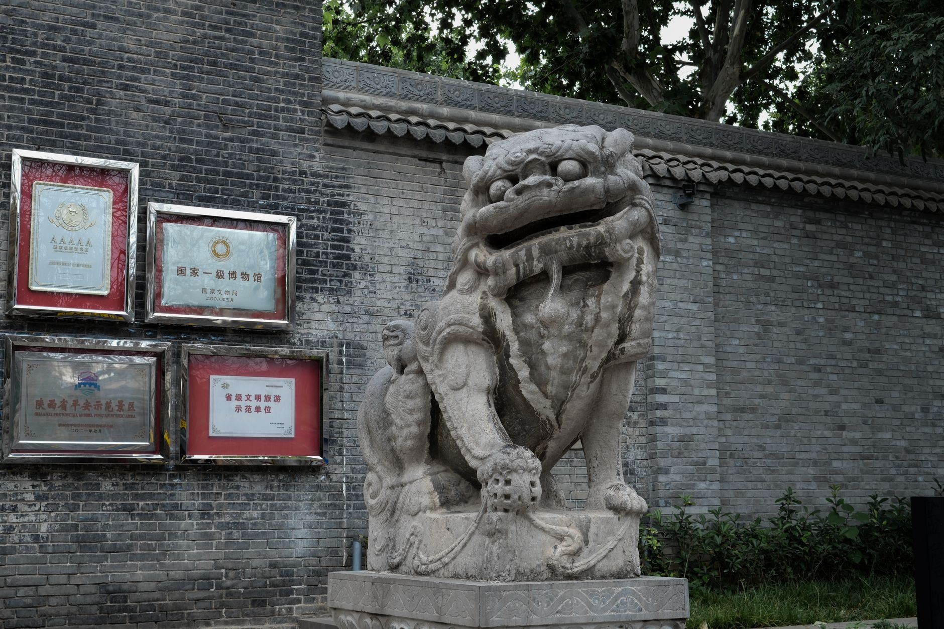 Shaanxi traditional cave dwelling Xi'an city wall — Photo by nana liu
