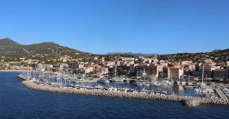 Girolata en Corse : guide complet pour une escapade unique