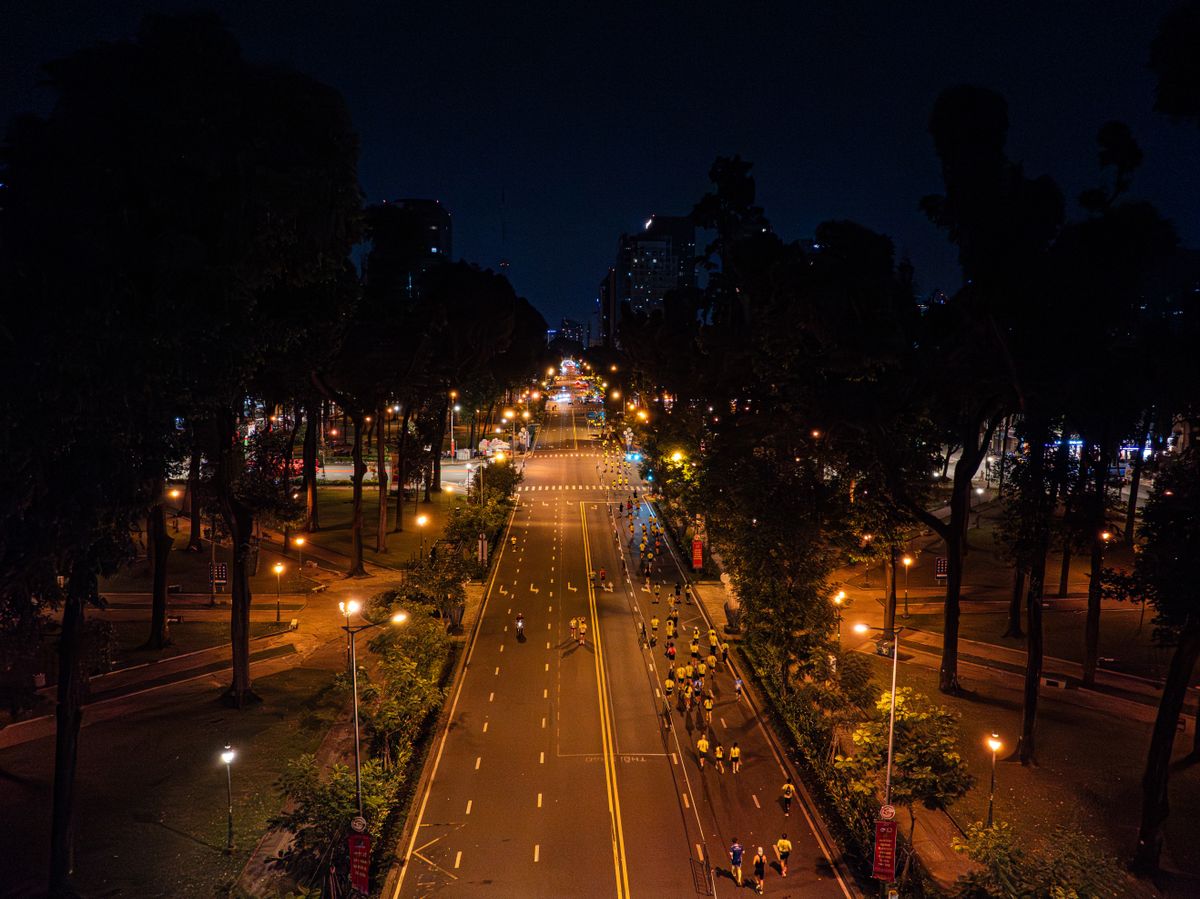 Night race running through an illuminated boulevard, photo by VANNGO Ng on Pexels