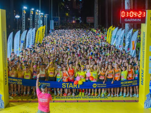 Free Large crowd of runners at the starting line of Ho Chi Minh City Marathon 2026 at night. Stock Photo