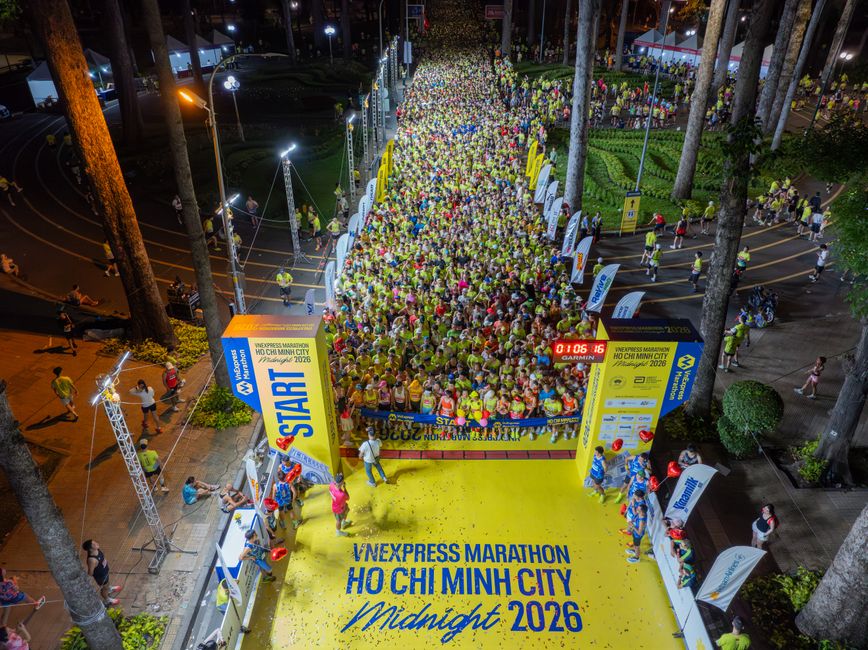 runner starting line track