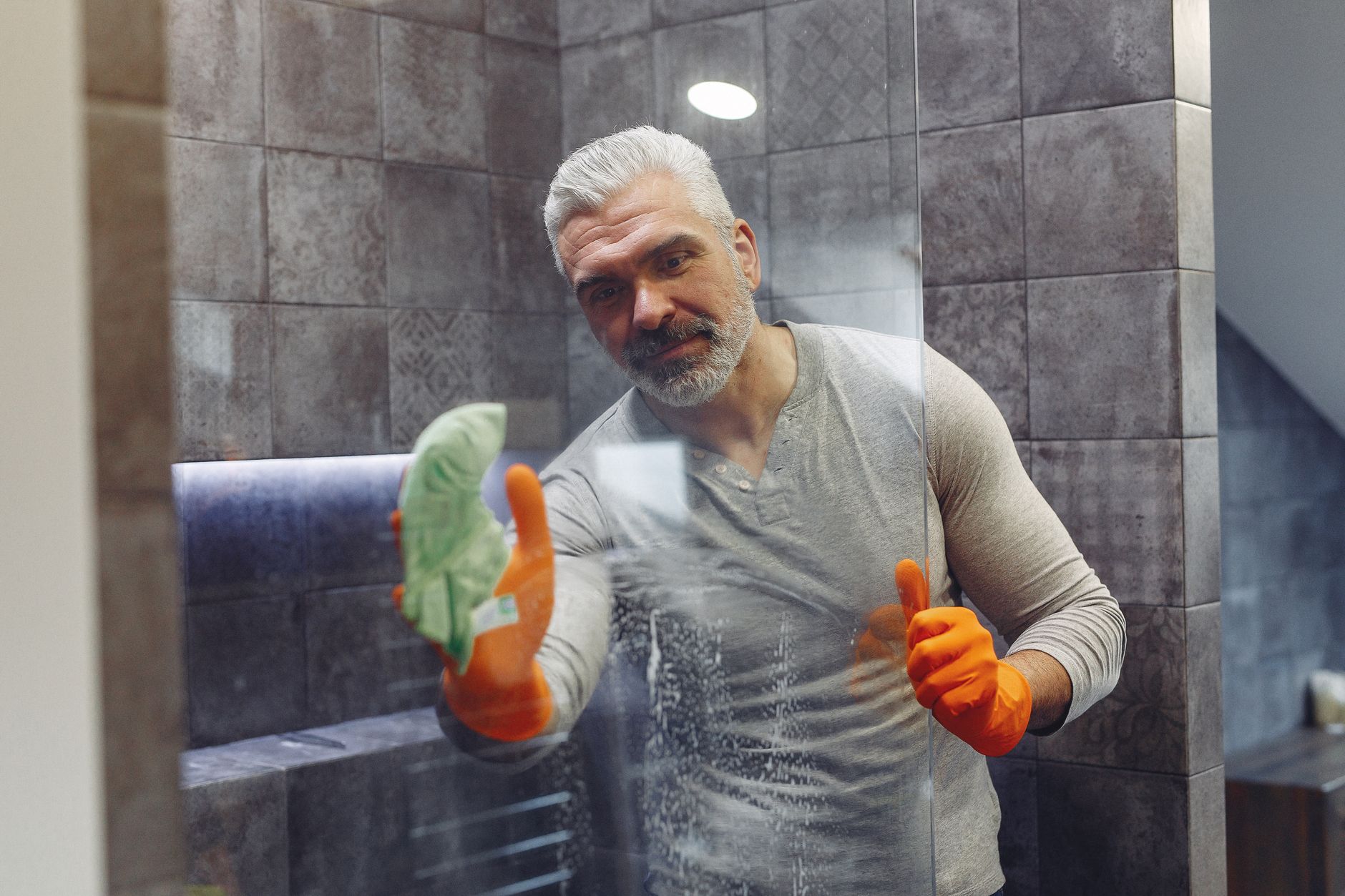 Top Tips for Sparkling Bathroom Cleaning in Hamburg
