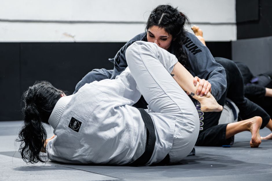 Passing the Guard in Brazilian Jiu-Jitsu: Complete Beginner's Guide