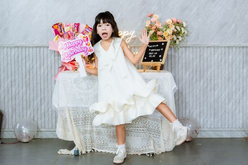 Free Cheerful child celebrating birthday with gifts and decorations in a festive setting. Stock Photo