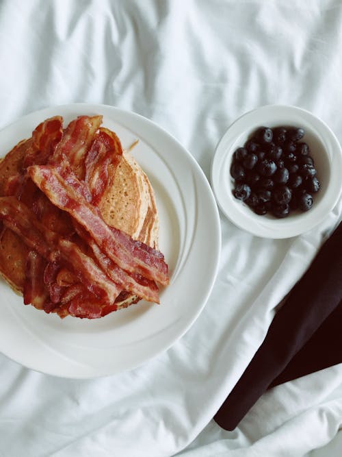 Gratis stockfoto met bacon, blauwe bessen, bord Stockfoto