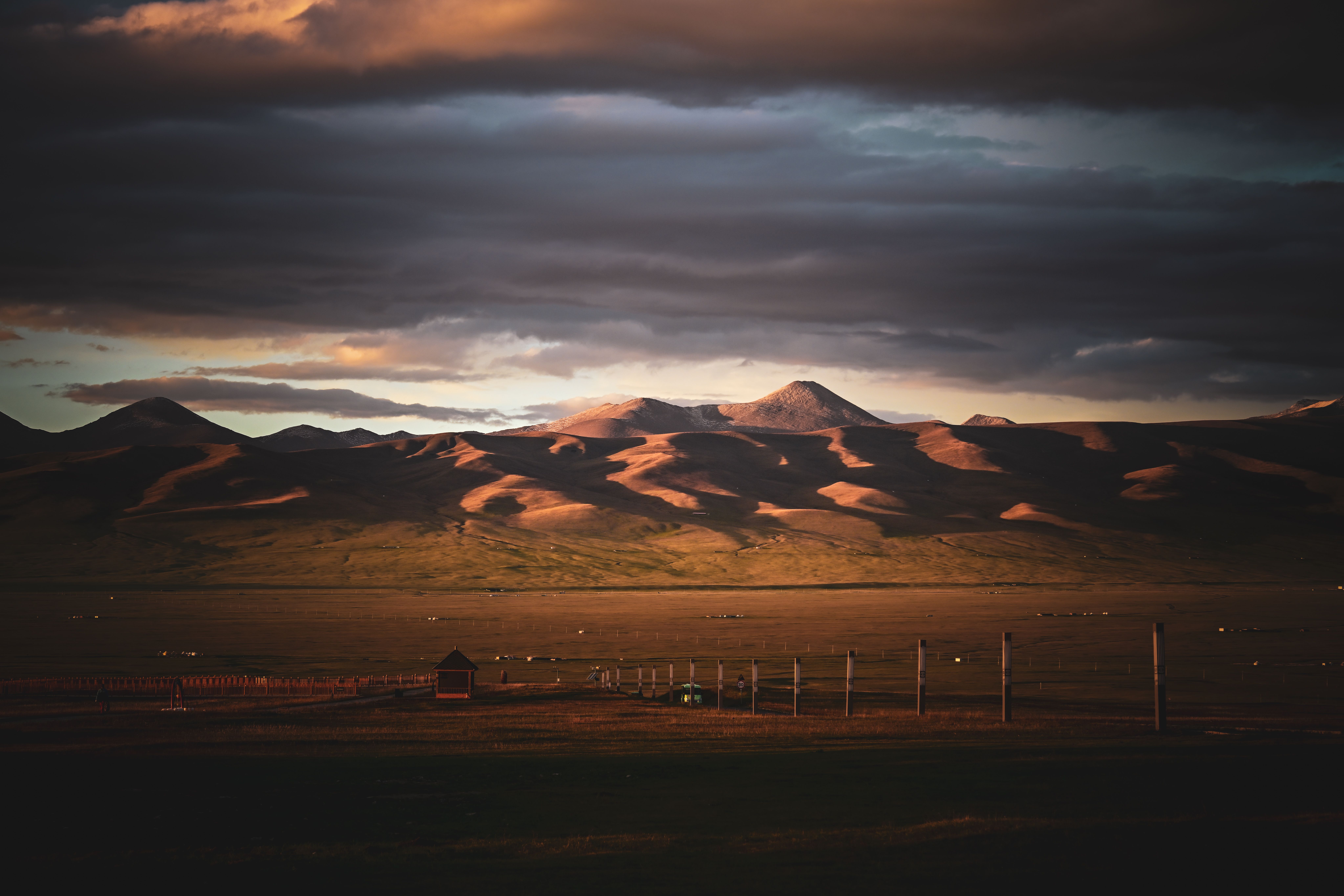 Xinjiang landscape Tianshan mountains desert oasis — Photo by Martin Wang