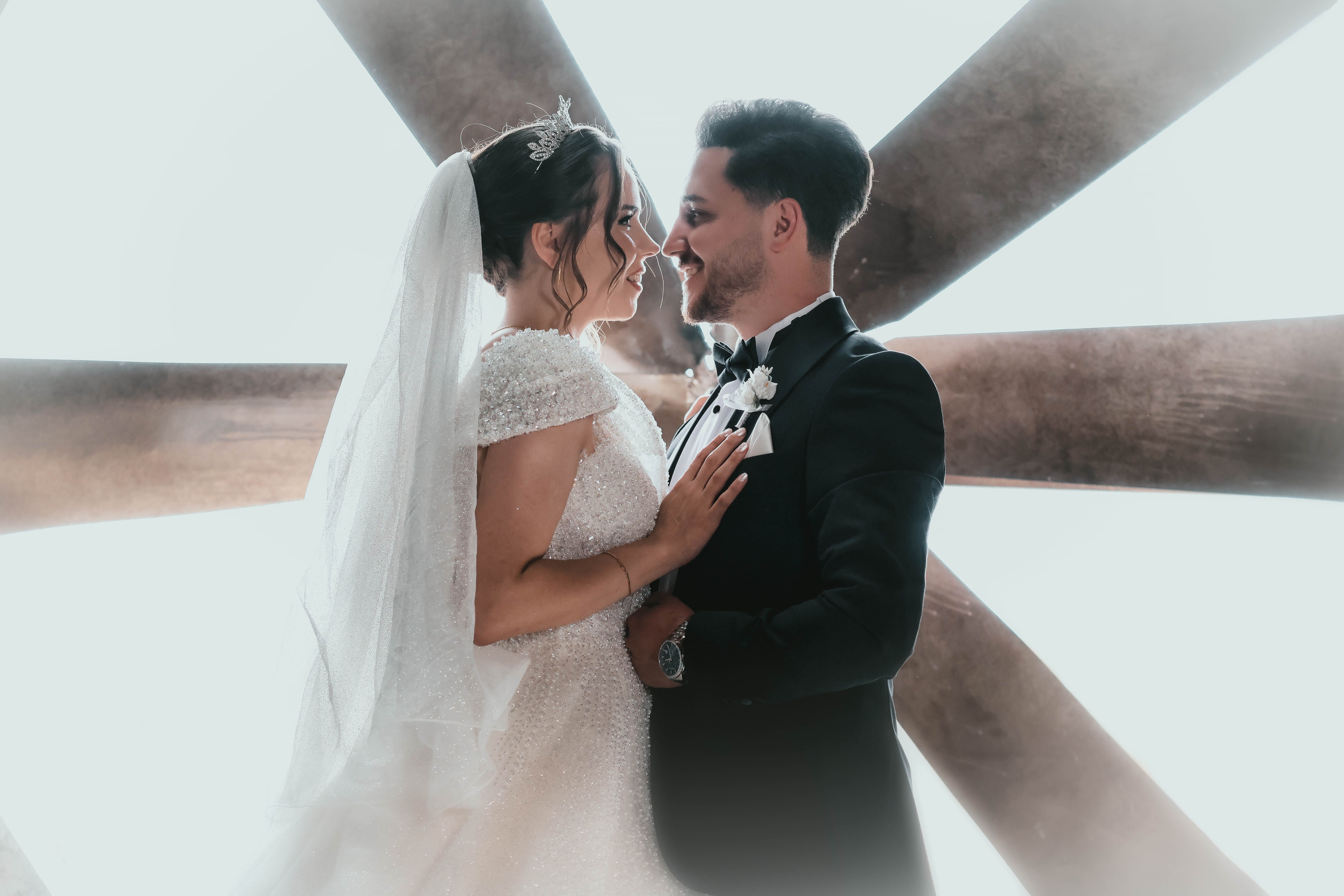 A romantic moment between a bride and groom captured in Ankara, Türkiye.