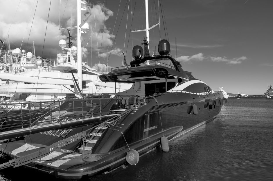How a professional yacht agency helps streamline entry