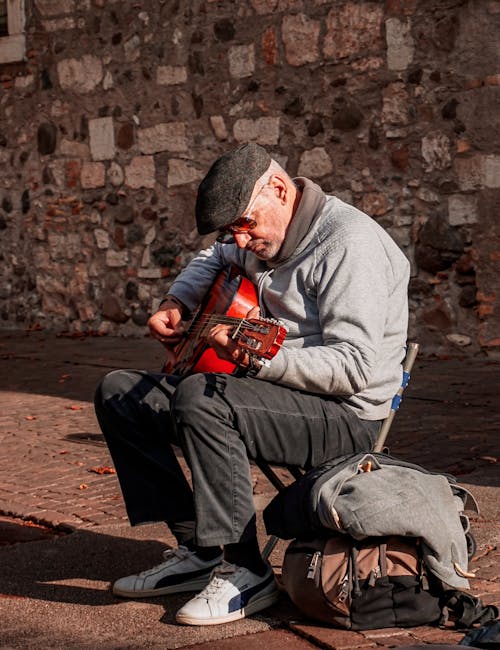 Δωρεάν στοκ φωτογραφιών με ακουστική κιθάρα, άνδρας, γυαλιά ηλίου Φωτογραφία από στοκ φωτογραφιών
