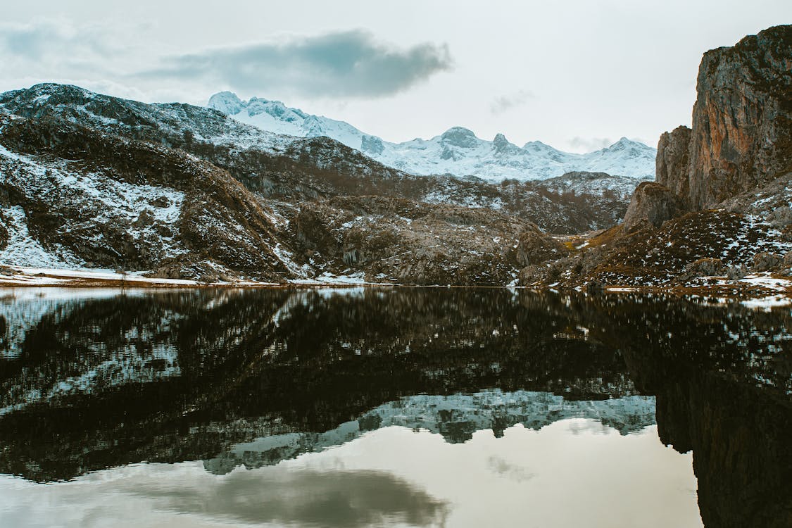 Gündüz Göl Manzarası Fotoğrafı