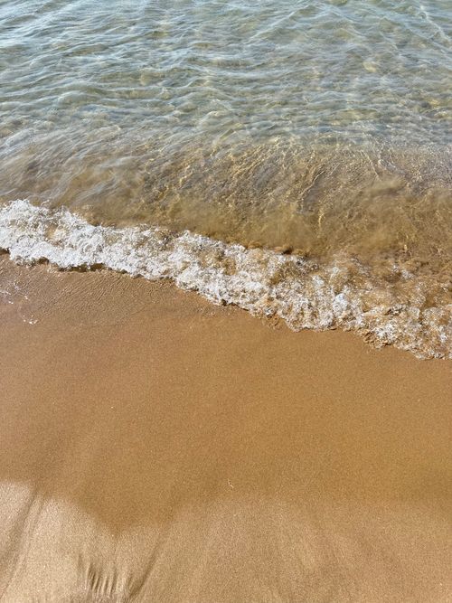 Free Tranquil view of gentle waves washing onto sandy beach in Şile, İstanbul, Türkiye, captured in daylight. Stock Photo