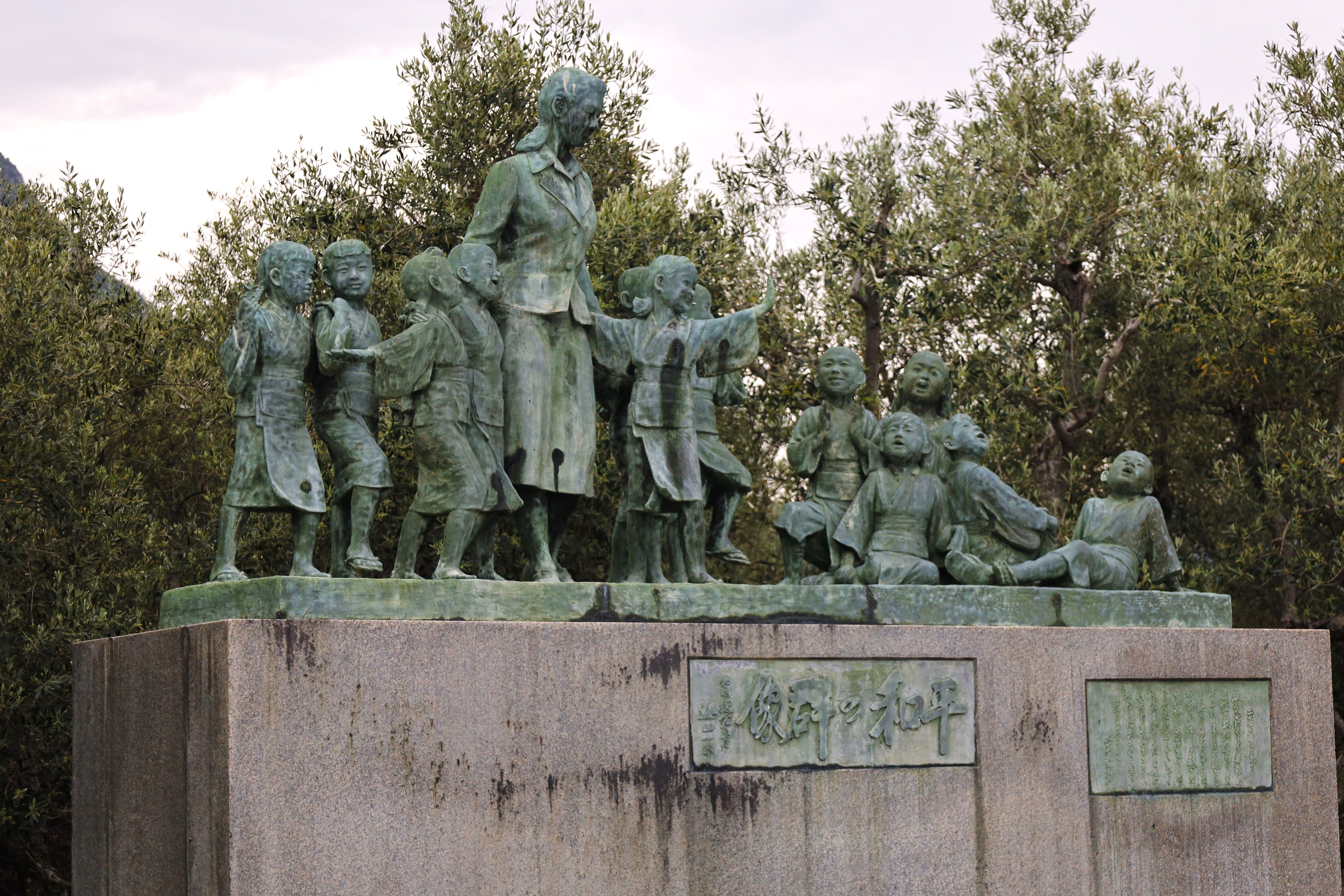 Bronze statue depicting
