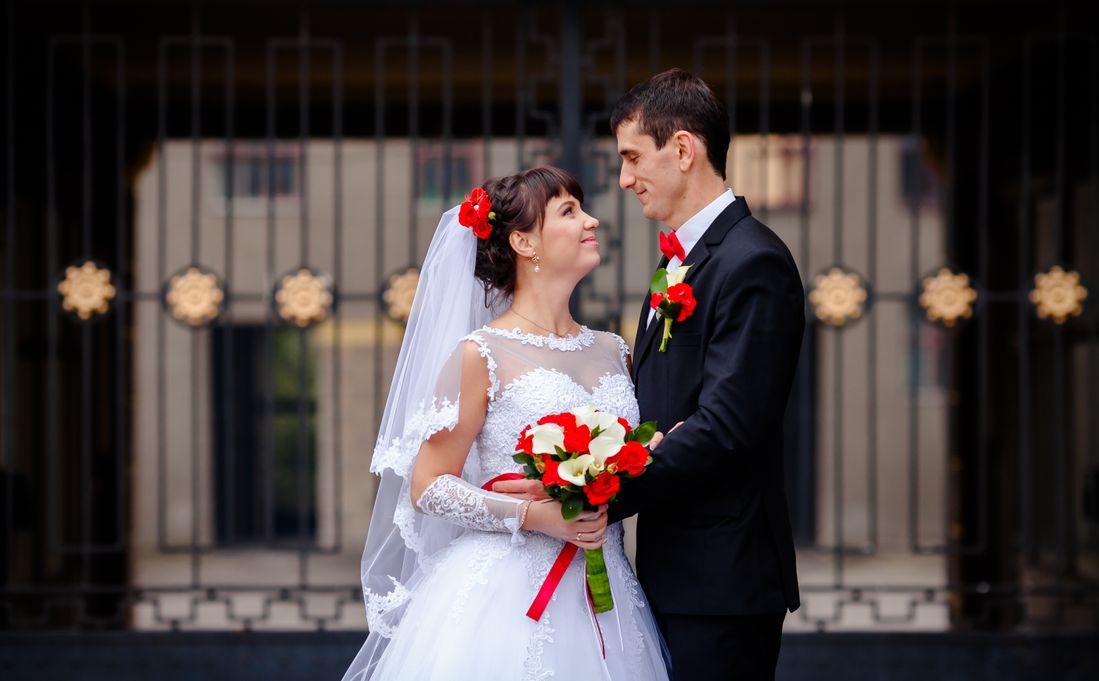 Online dating: starting a conversation on a niche platform
