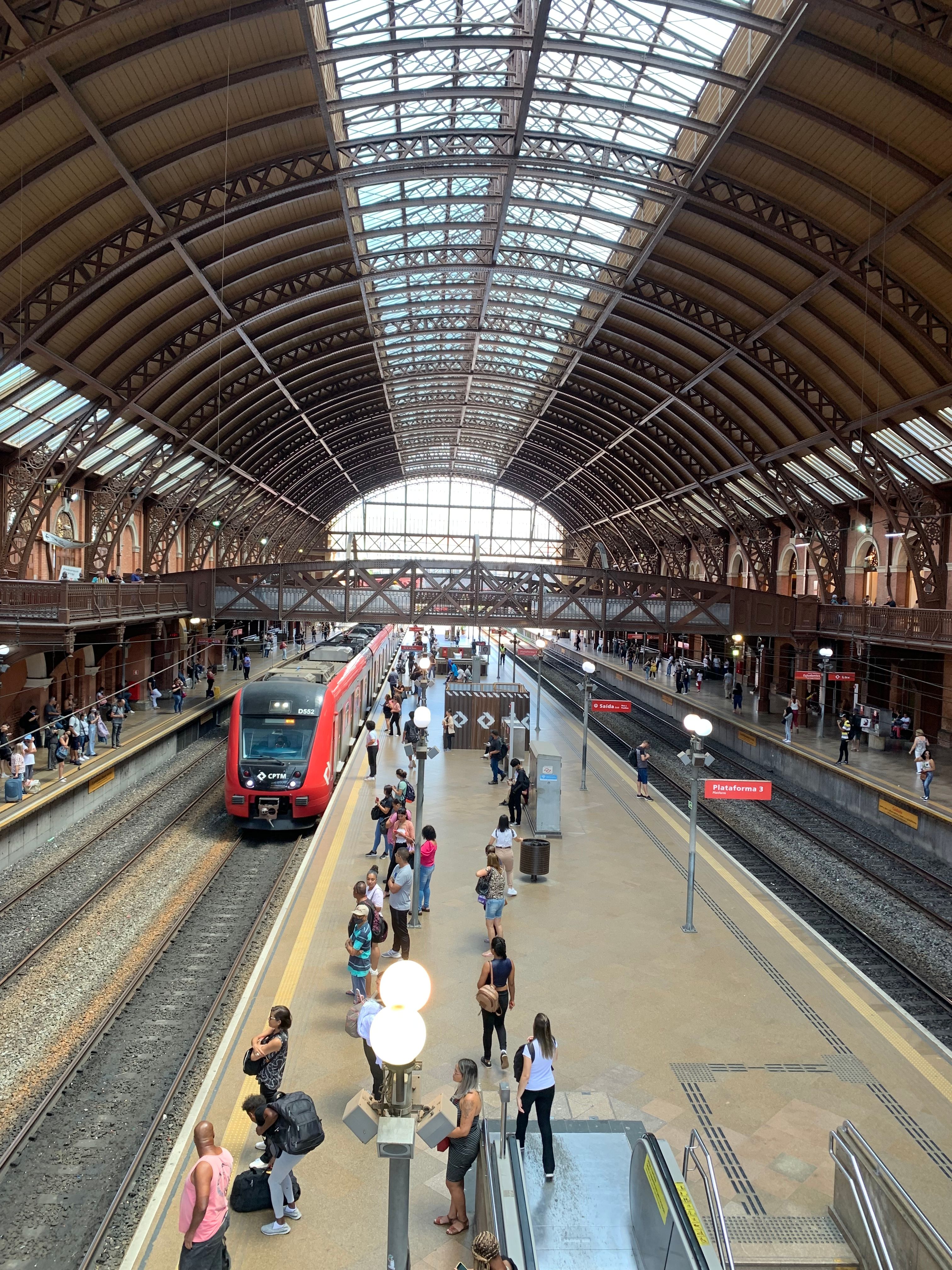 Germania: stazione ferroviaria senza aria condizionata a Stoccarda è innovazione o errore