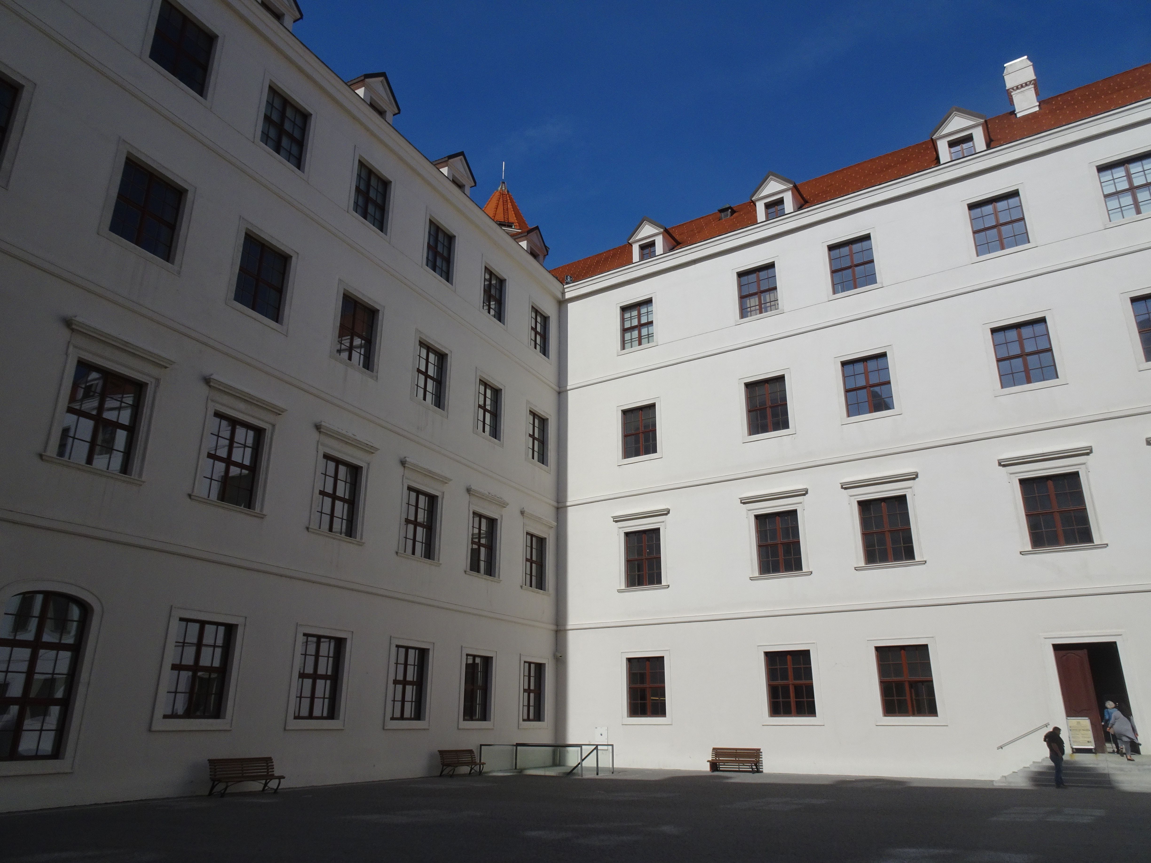 Ruhiger historischer Innenhof