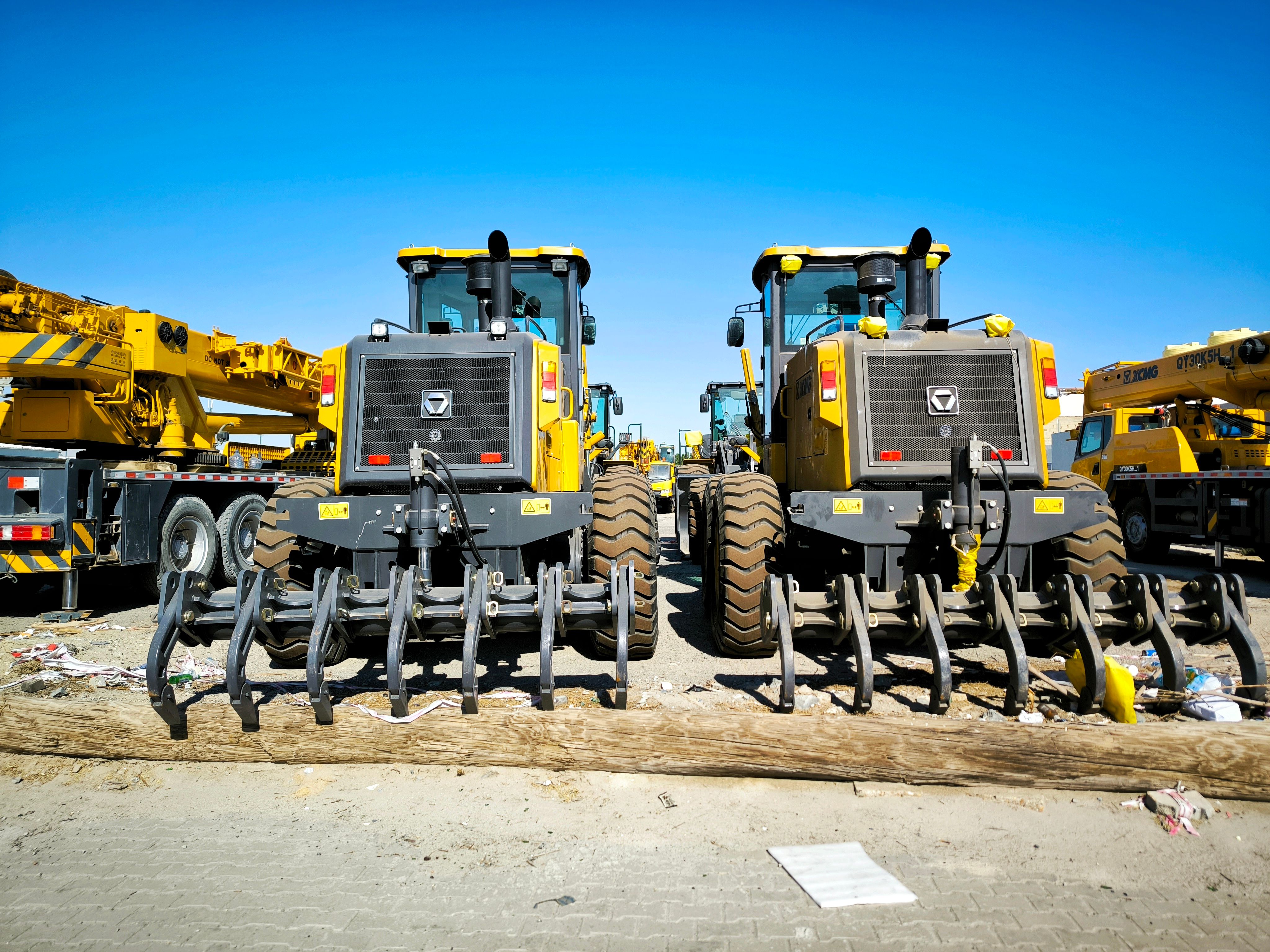 Machinery parts; bulldozer or angledozer blades