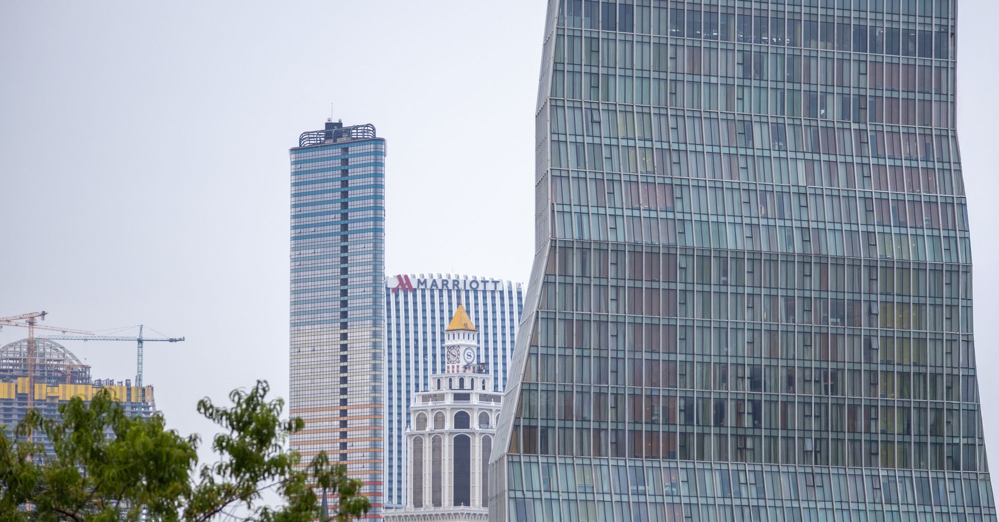 Hotel Giants Face Guest Experience Reckoning: Marriott Poised for Outperformance