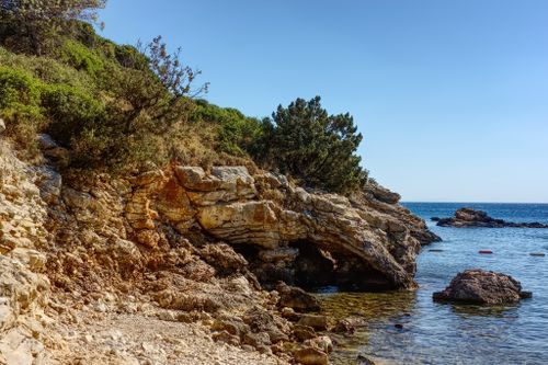Free Discover the rocky coastline of Sığacık, İzmir with its clear waters and stunning seascape views. Stock Photo