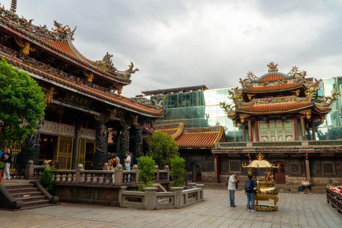Guided walking tour group at Longshan Temple in Taipei