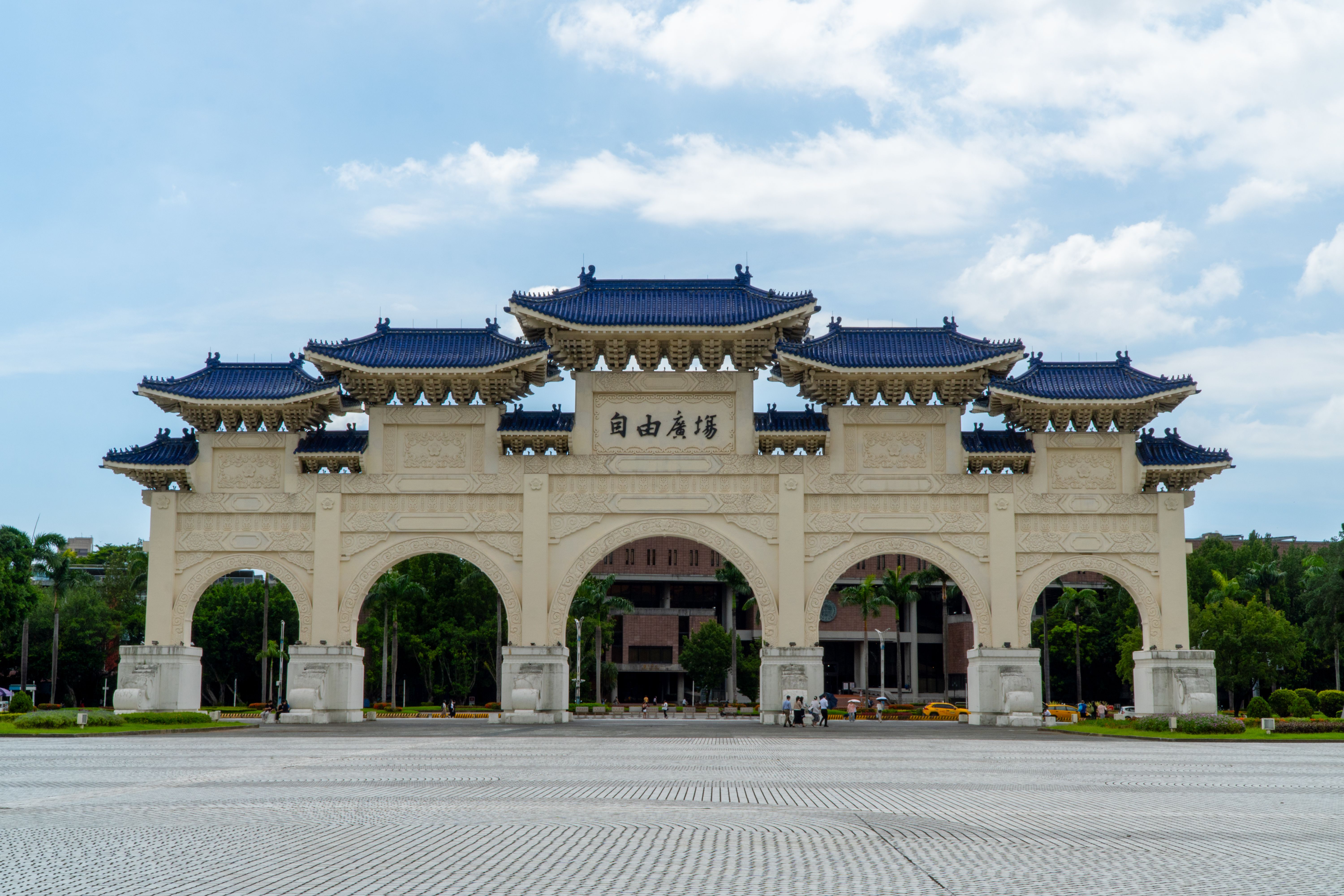 The iconic Liberty Square Arch under a clear sky in Taipei, Taiwan, showcasing traditional architecture.